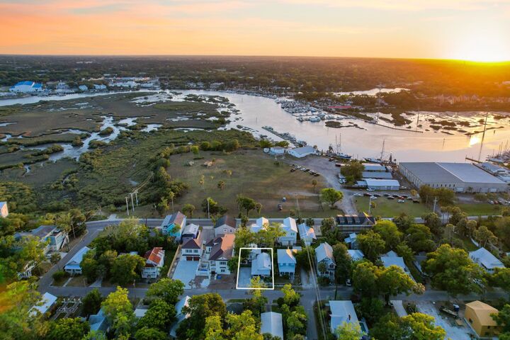 Property Photo:  70 Weeden St + Guest House  FL 32084 