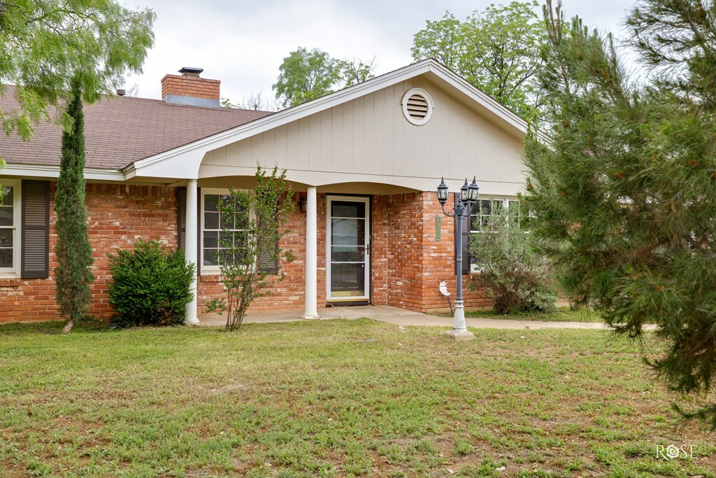 Property Photo:  2709 Oxford Ave  TX 76904 