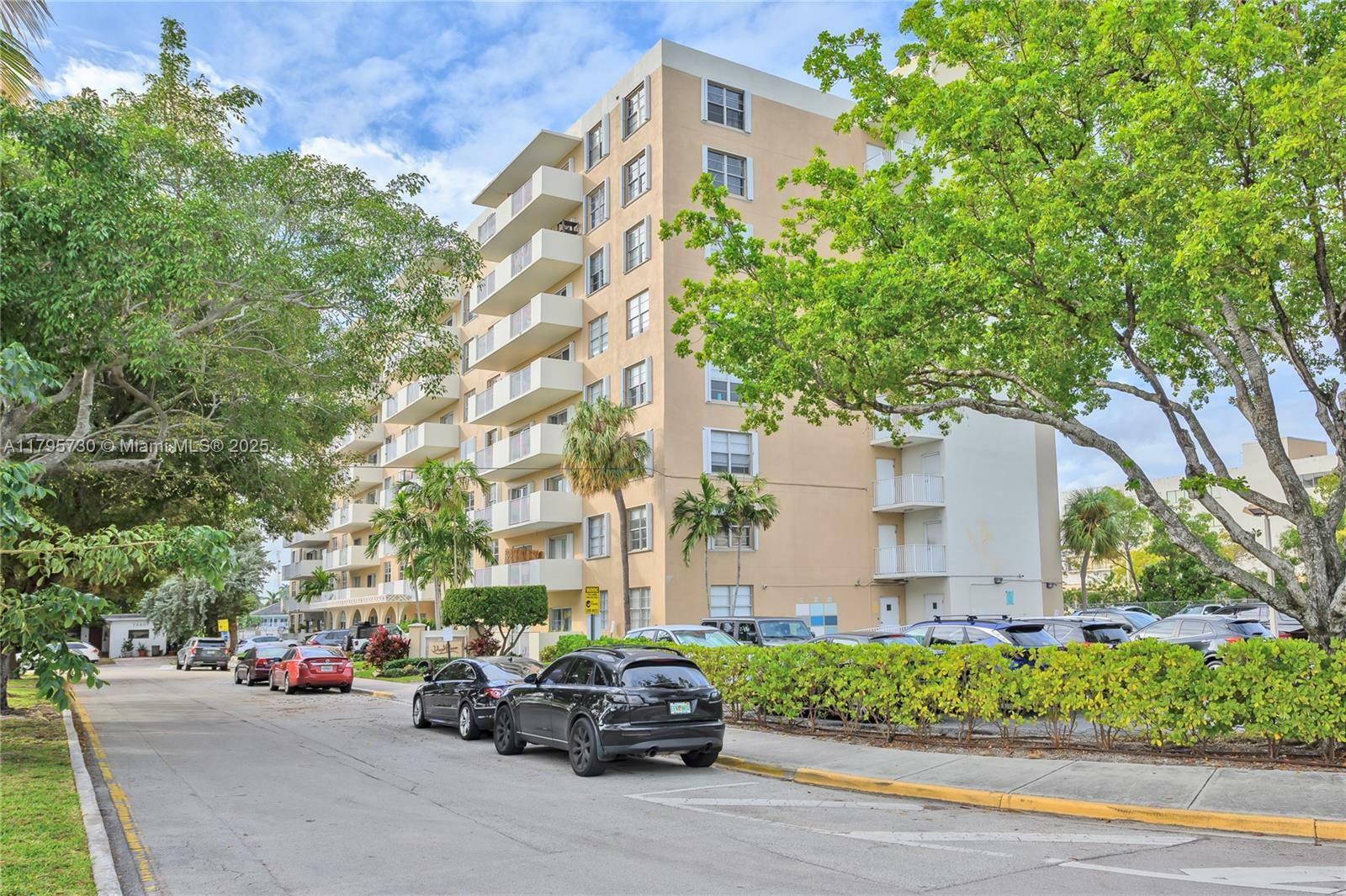 Property Photo: 1455 N Treasure Dr 3G FL 33141
