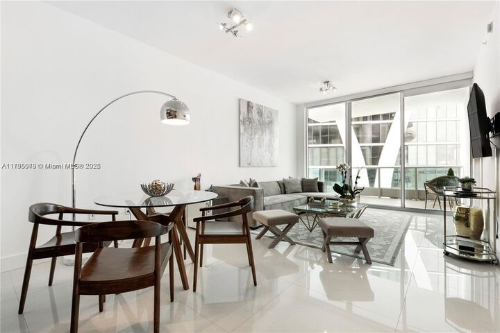 Property Photo:  