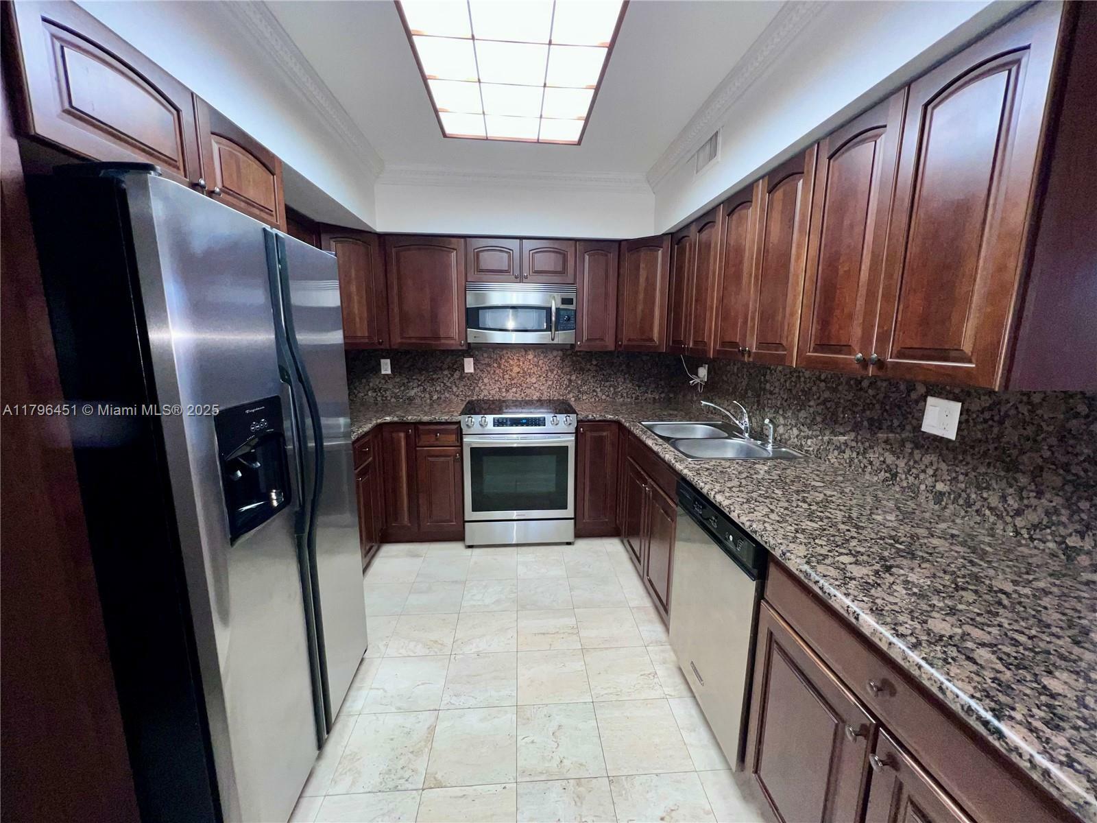 Property Photo: 3600 Mystic Pointe Dr 310 FL 33180