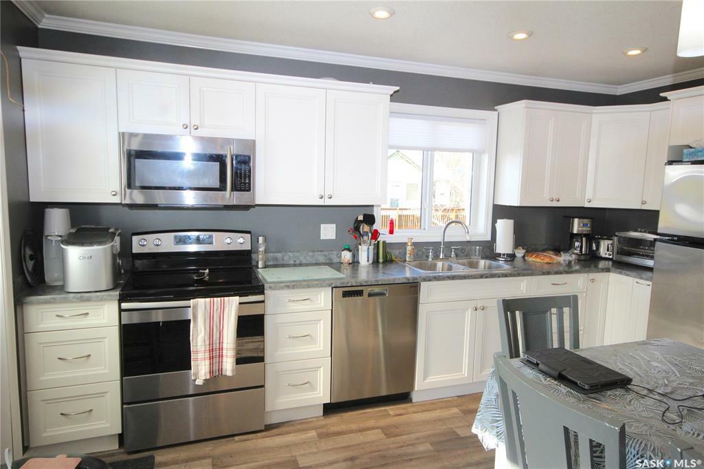 Property Photo: 825 Park Drive SK S0A 0L0