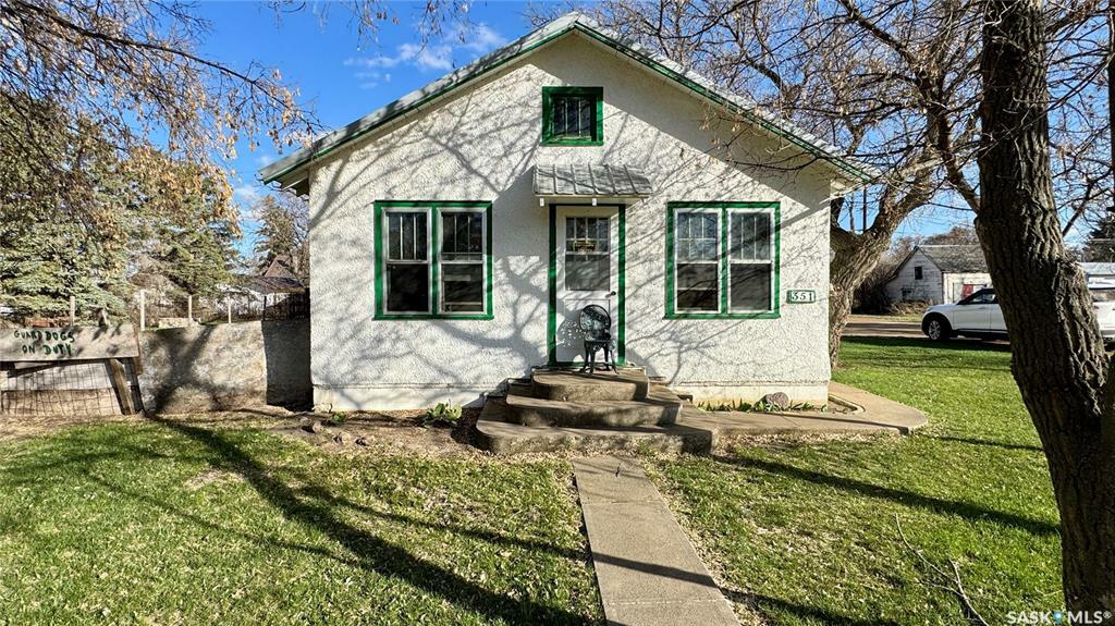 Property Photo: 351 4th Street SK S0G 0V0