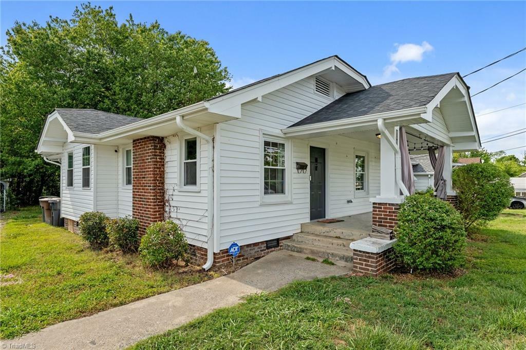 Property Photo: 1005 Hern Avenue NC 27405