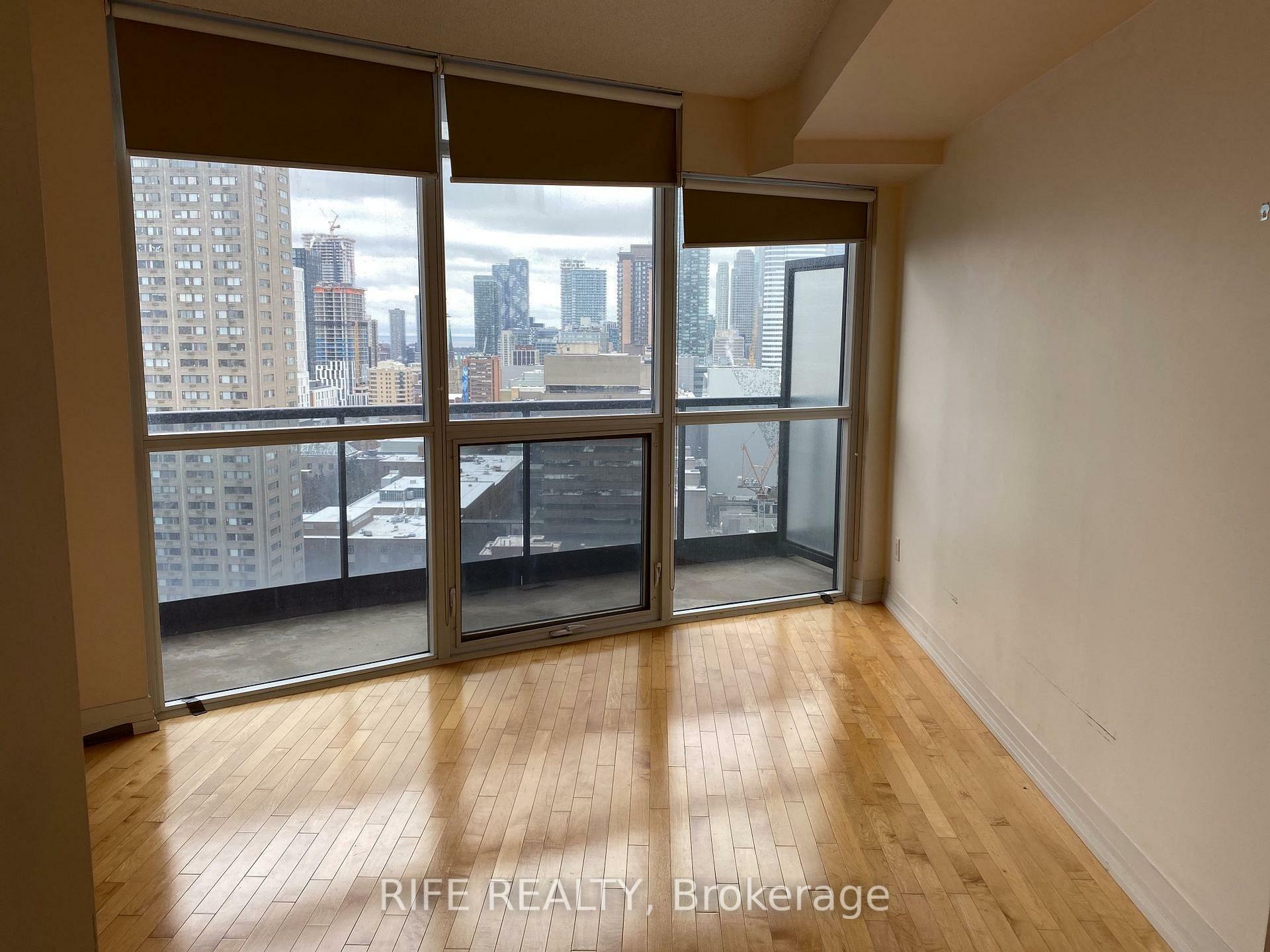Property Photo: 21 Carlton Street 2107 ON M5B 1L3