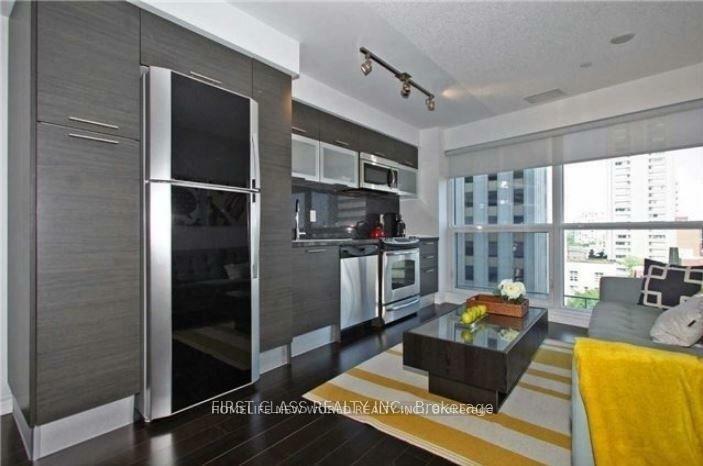 Property Photo: 386 Yonge Street 606 ON M5B 0A5