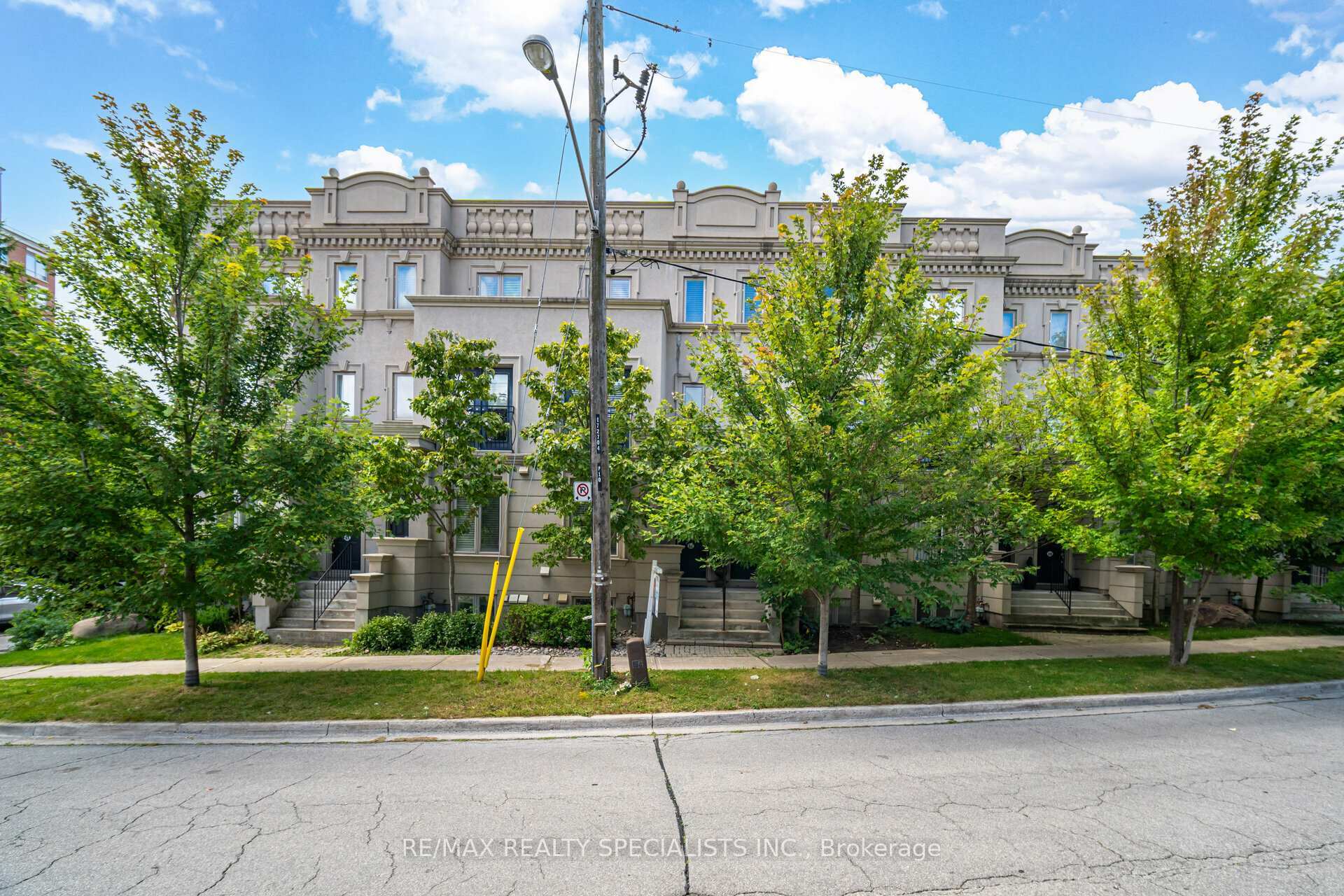 Property Photo: 8C Clairtrell Road ON M2N 5J6