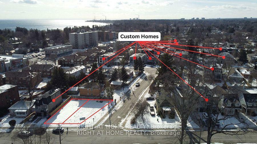 Photo de la propriété: 10 B And C Benson Avenue ON L5H 2P2