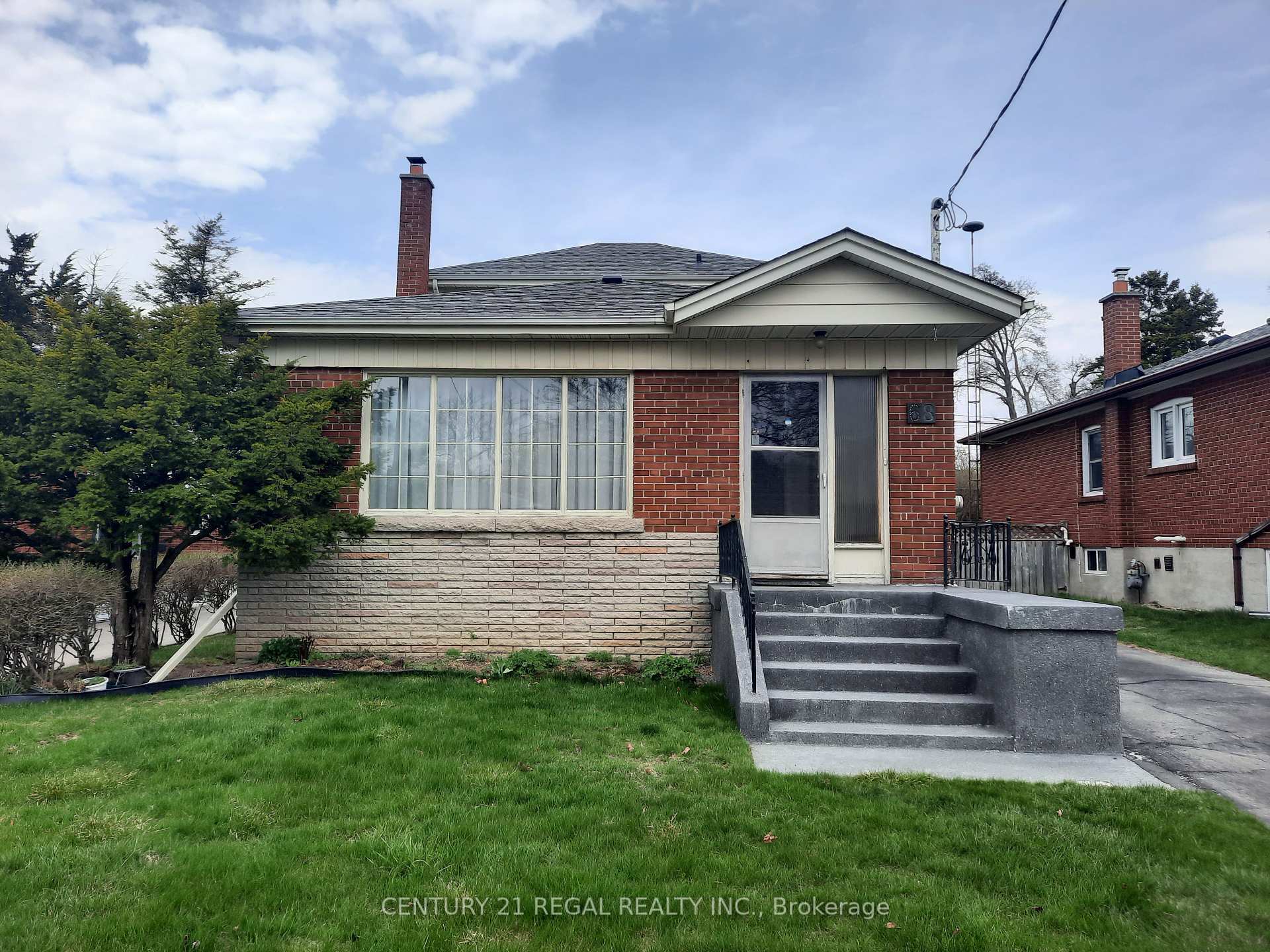 Property Photo: 68 Blakemanor Boulevard ON M1J 2W5