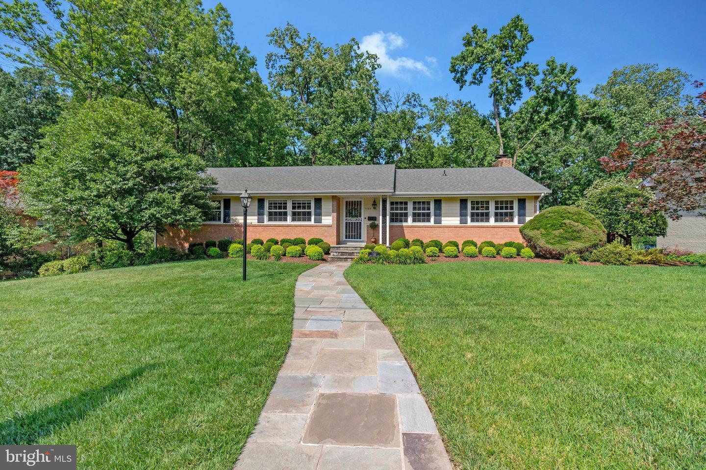 Property Photo:  7123 Park Terrace Drive  VA 22307 