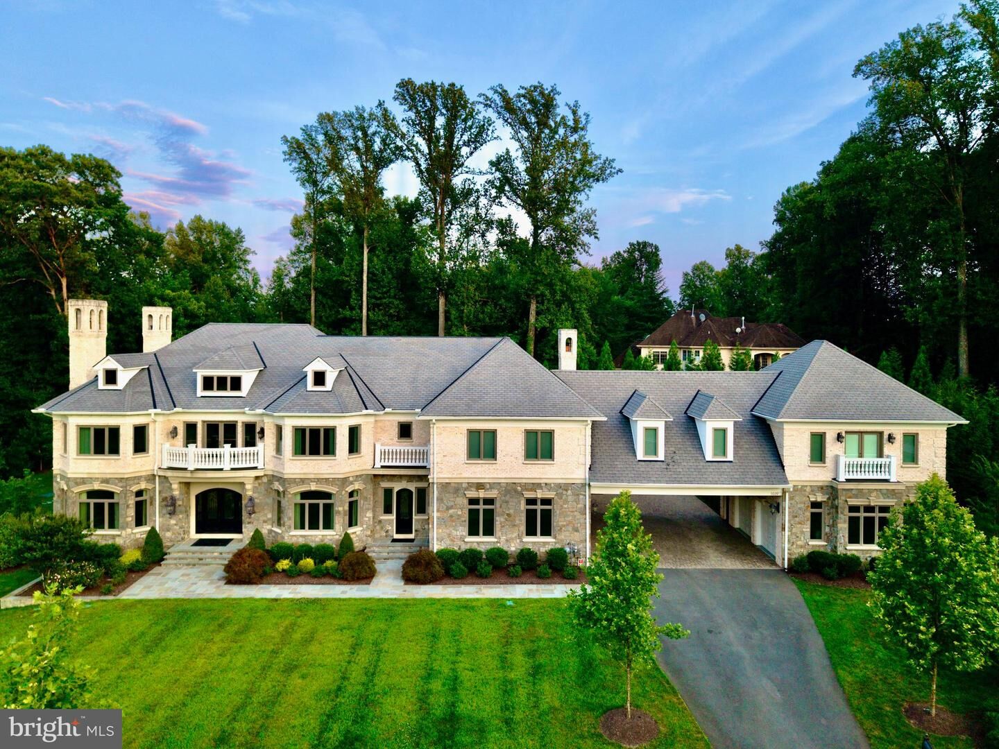 Property Photo: 1039 Aziza Court VA 22066