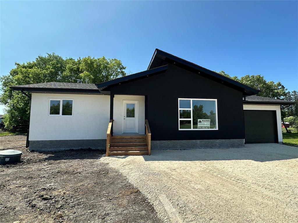 Property Photo: 30 Tamarack Lane MB R0C 0P0