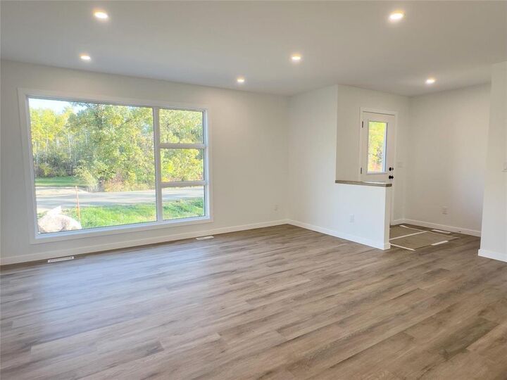 Property Photo:  30 Tamarack Lane  MB R0C 0P0 