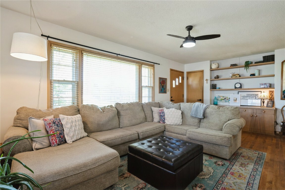 Property Photo: 2719 Seely Avenue SE IA 52403