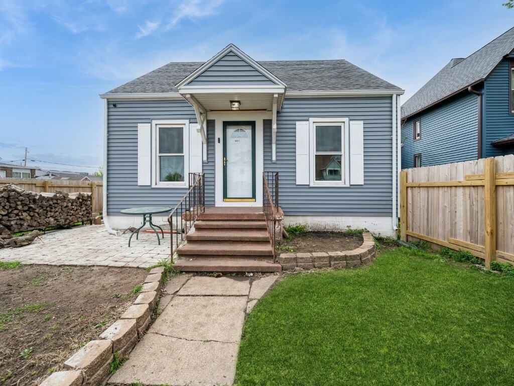 901 A Avenue NW  Cedar Rapids IA 52405 photo