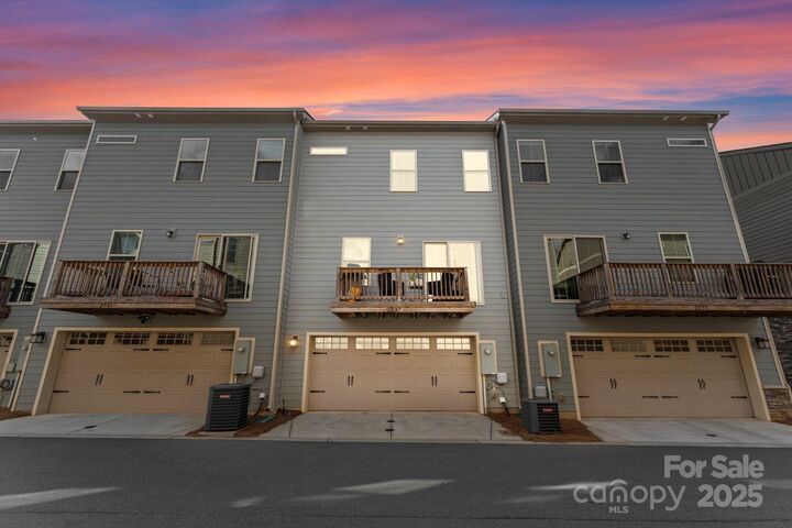 Property Photo:  2037 Birchside Drive  NC 28205 