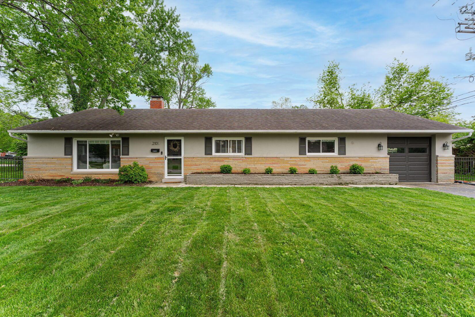 Property Photo: 2101 Eastcleft Drive OH 43221