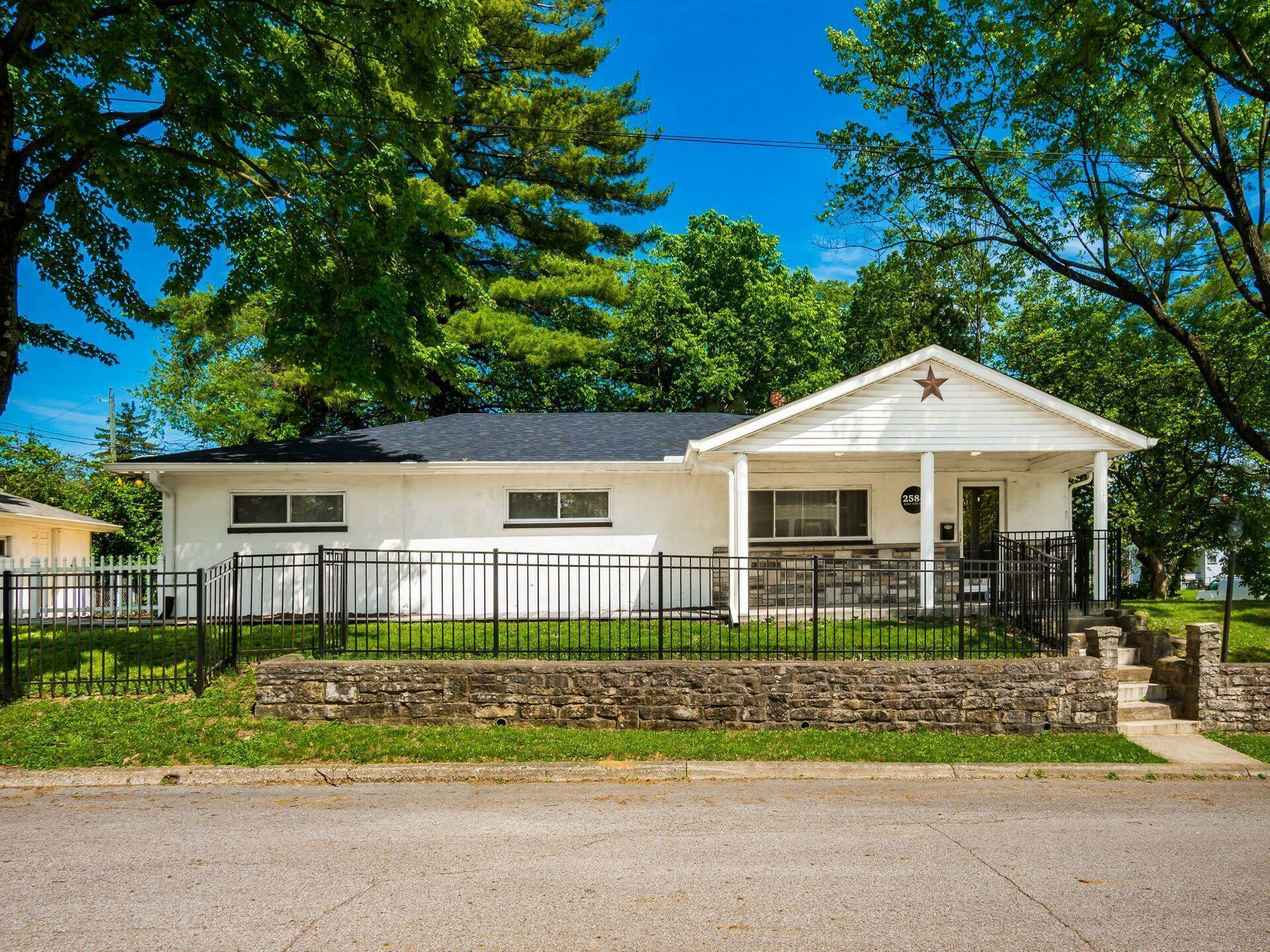Property Photo: 2584 E 5th Avenue OH 43219
