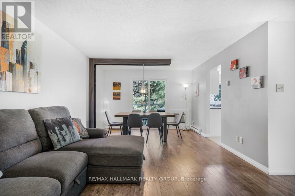 Photo de la propriété: 270 Brittany Drive 203 ON K1K 4M3