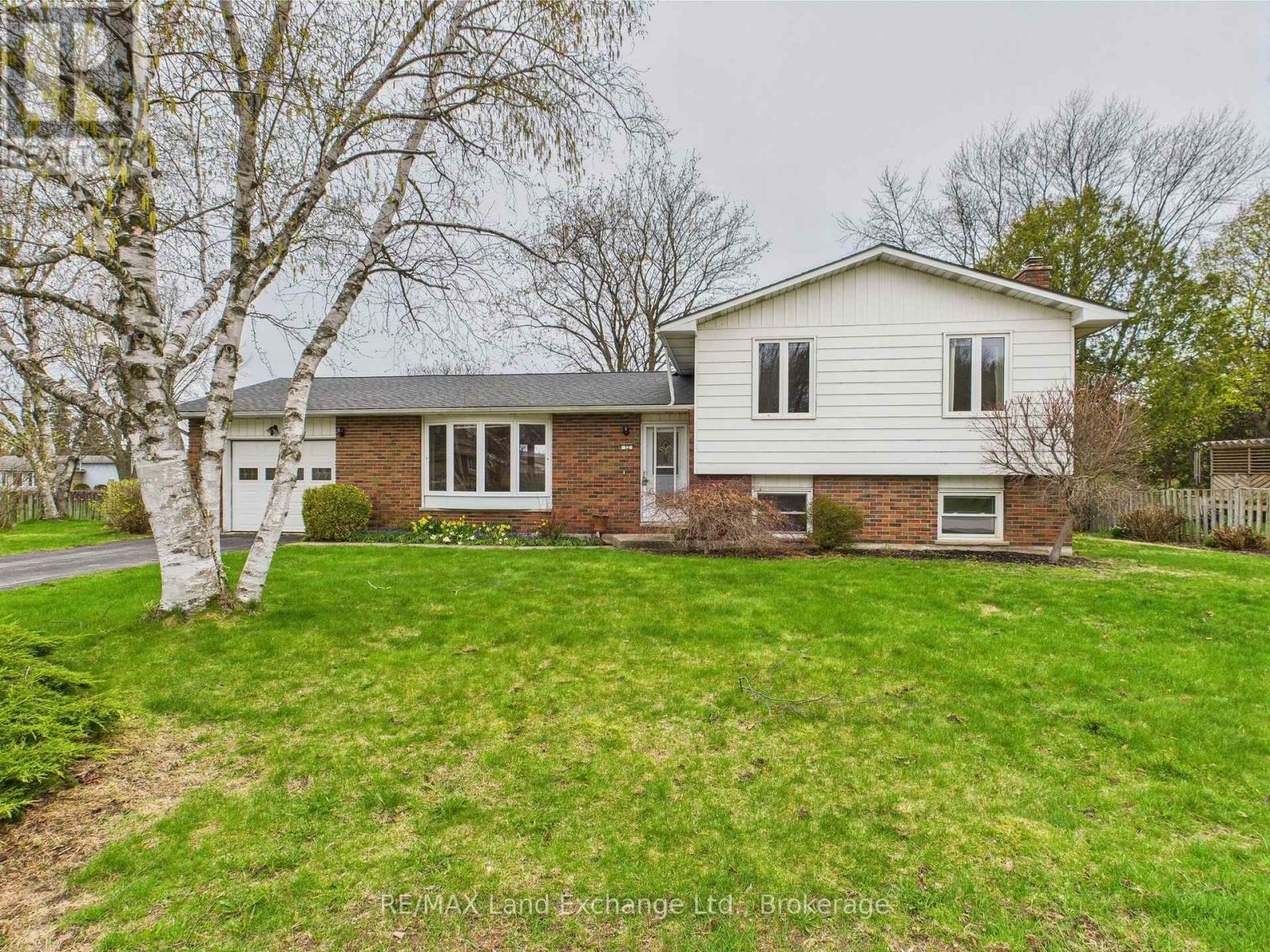 12 Inverlyn Crescent South  Kincardine ON N2Z 1L3 photo