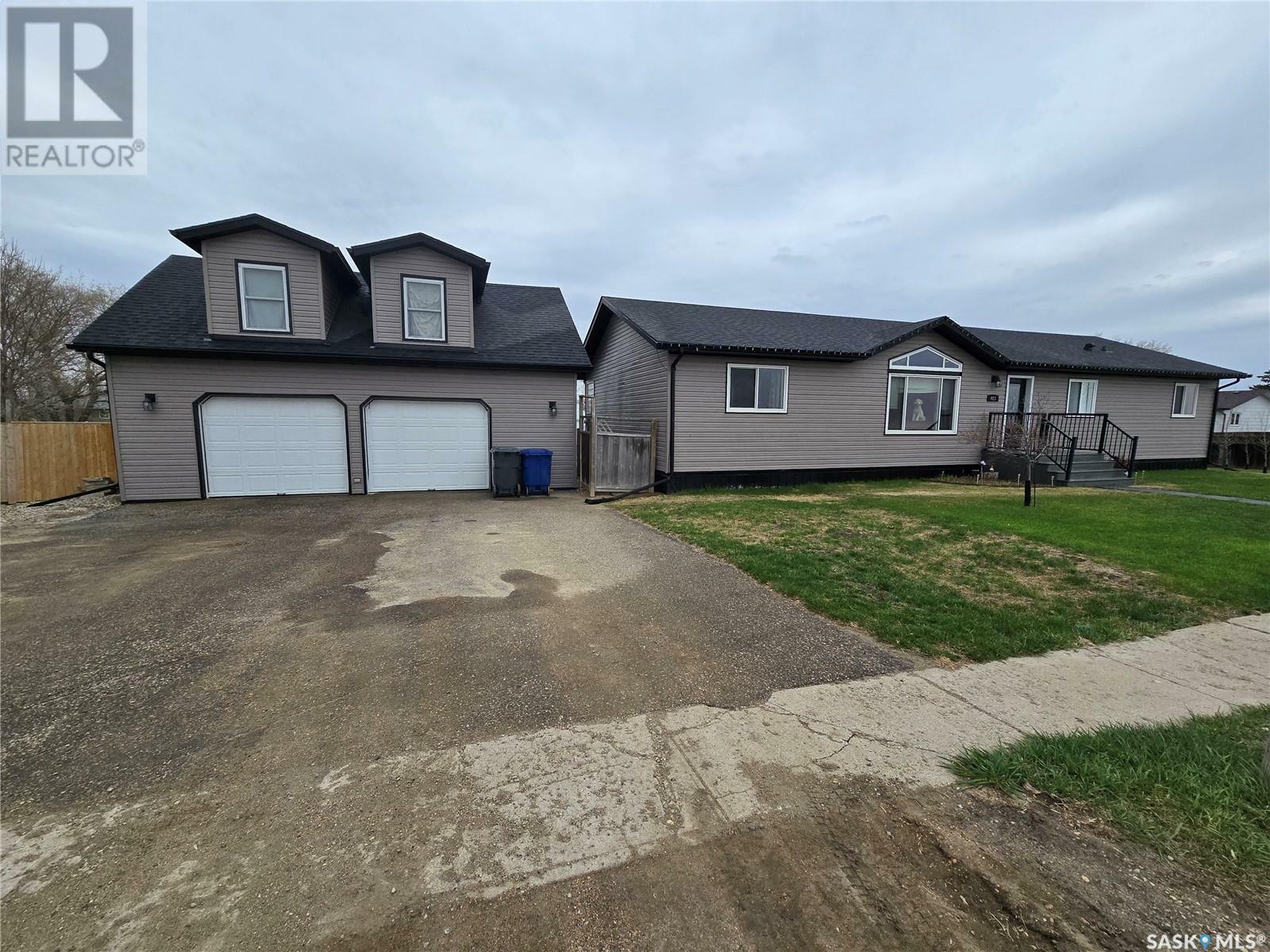 Property Photo: 423 Broadway Street SK S0G 4K0