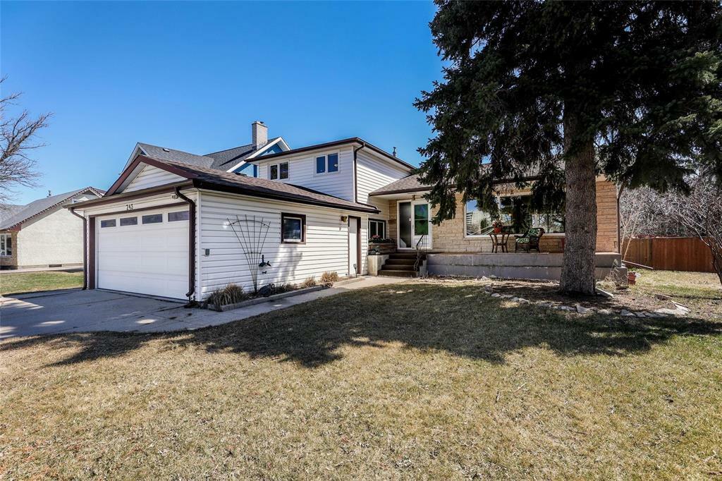 Property Photo: 243 Thompson Drive MB R3J 3E2