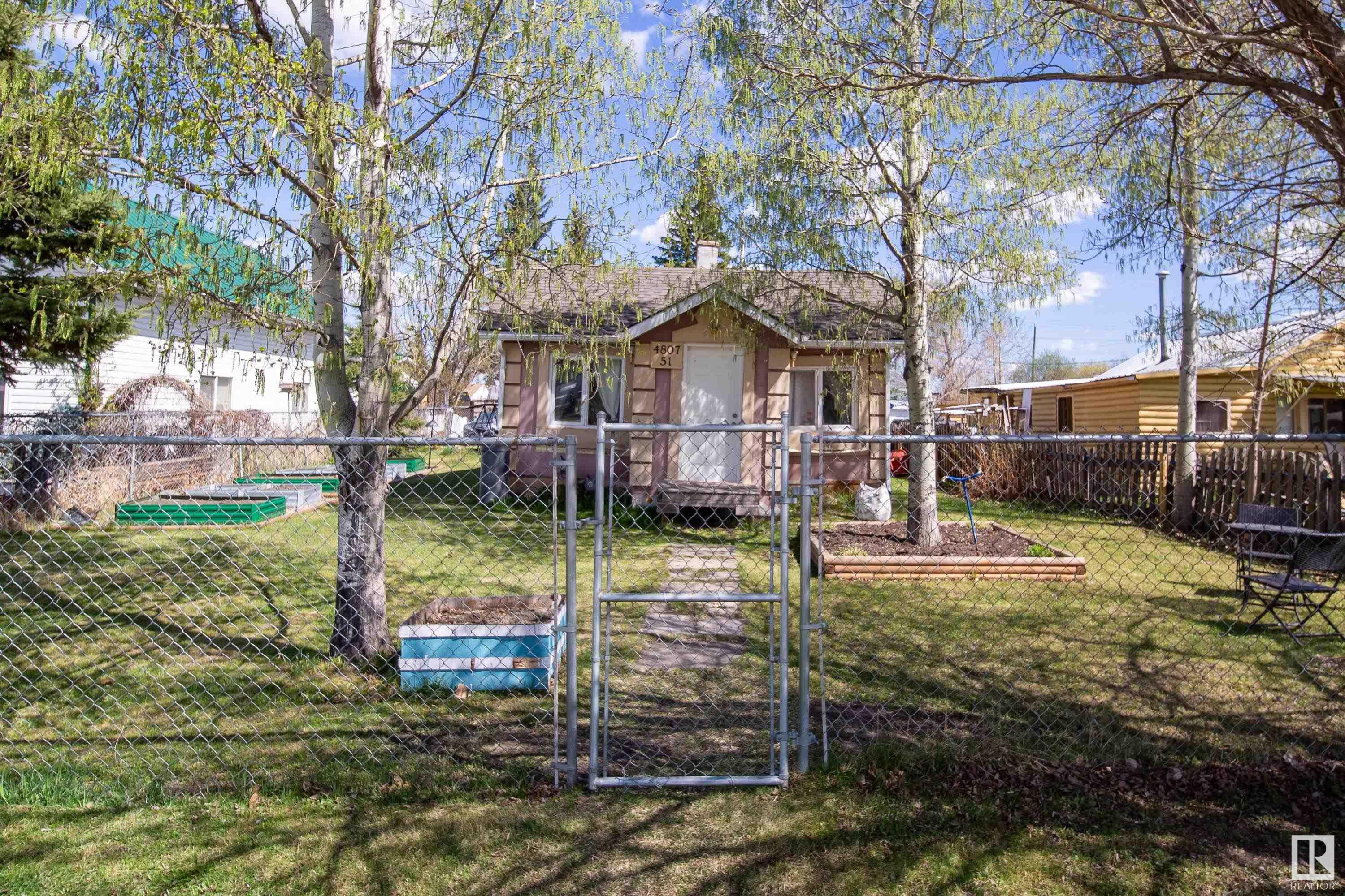 Property Photo: 4807 51 Street AB T0E 0A0