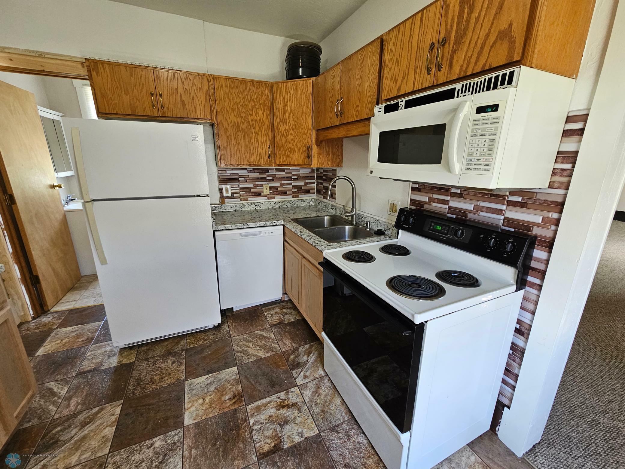 Property Photo: 214 2nd Avenue N ND 58075