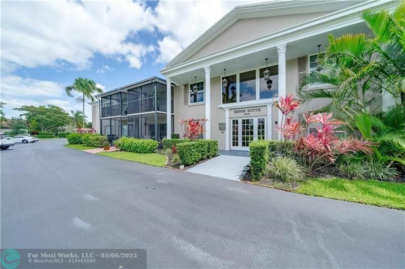 Property Photo: 9000 Jacaranda Ln 206 FL 33324