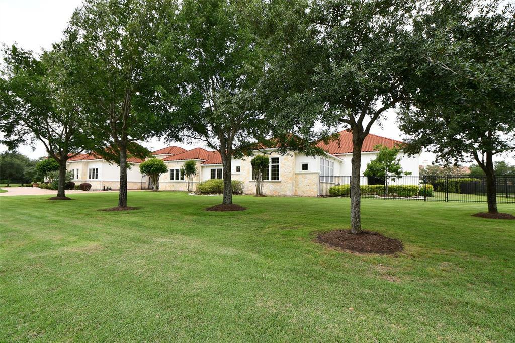 Property Photo: 2718 Silverhorn Drive TX 77450
