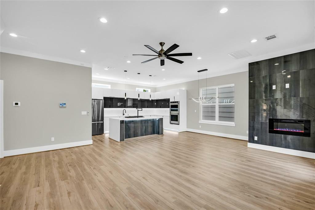 604 W 28th Street A  Houston TX 77008 photo