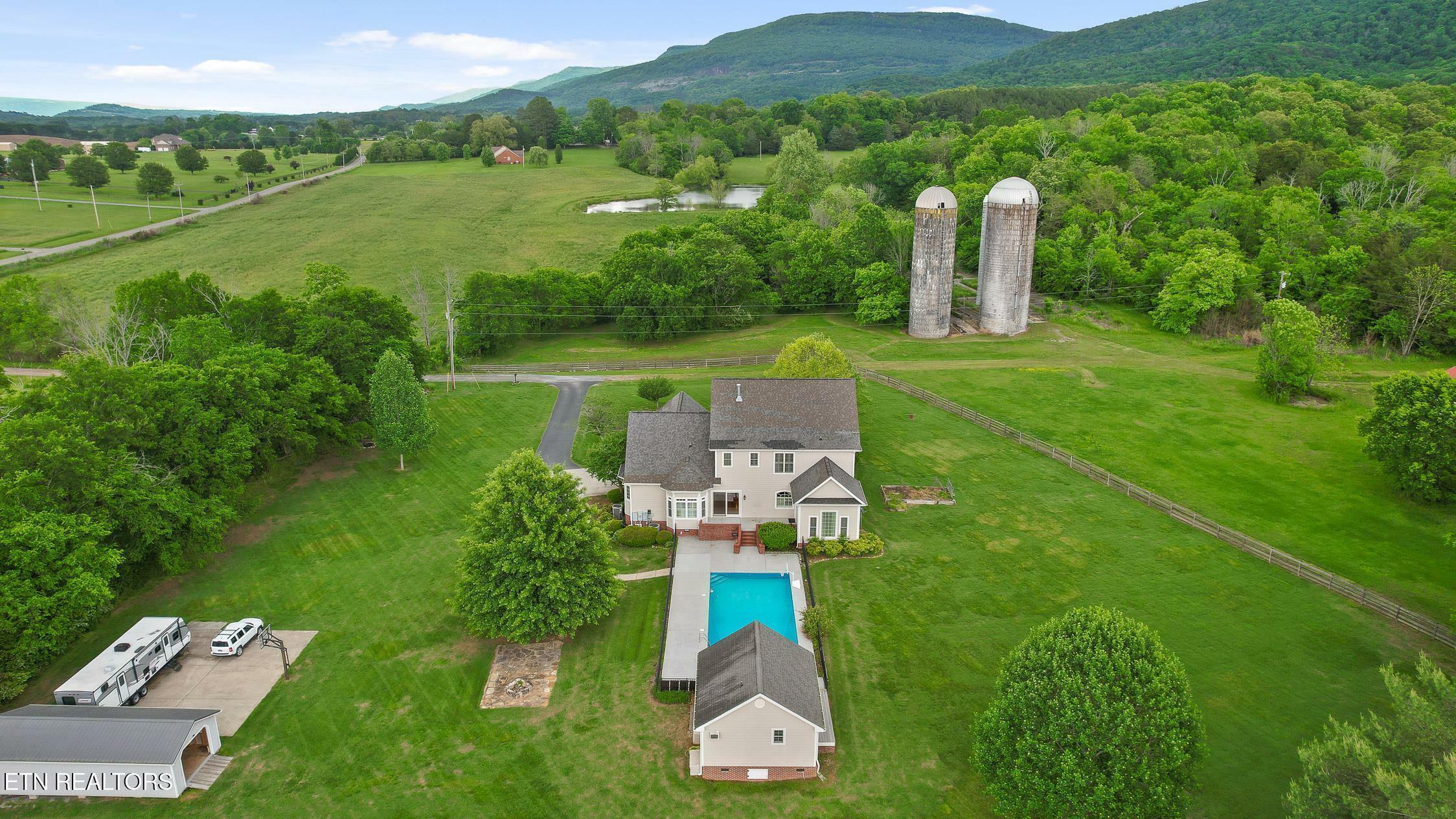 Property Photo: 7970 E Valley Rd TN 37327