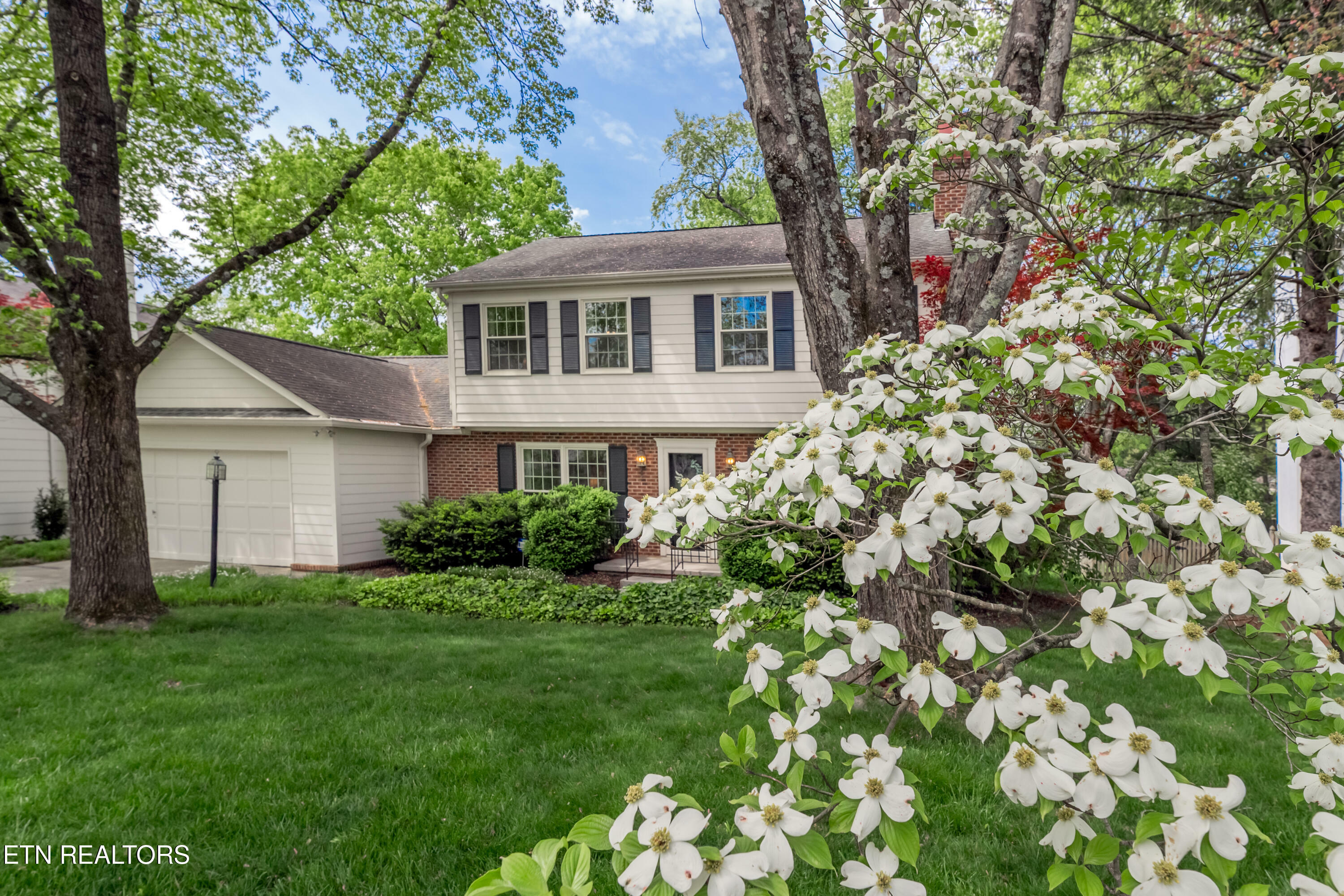 Property Photo: 1327 Beacon Hill Lane TN 37919