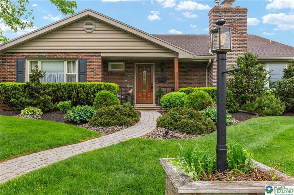 Property Photo: 902 Bridge Street PA 18032