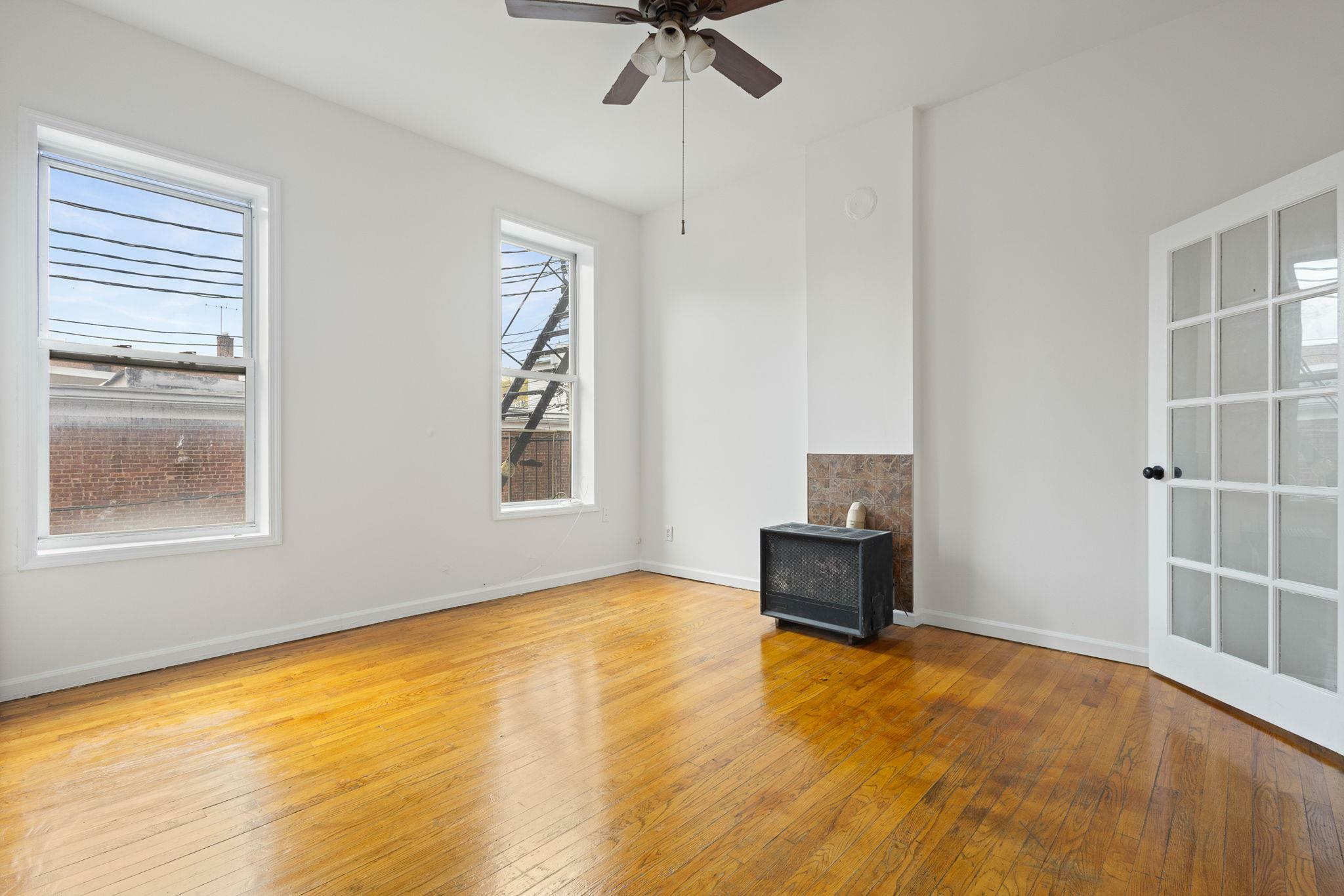 Property Photo:  10 North Broadway Avenue 101  NY 10960 