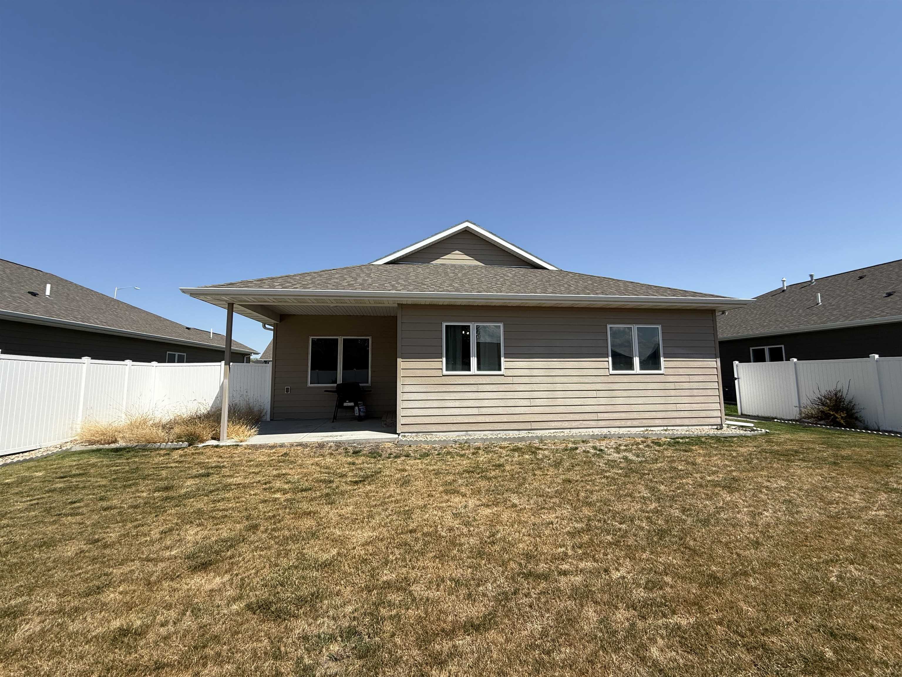 Property Photo: 3512 Hummingbird Dr NE 69101