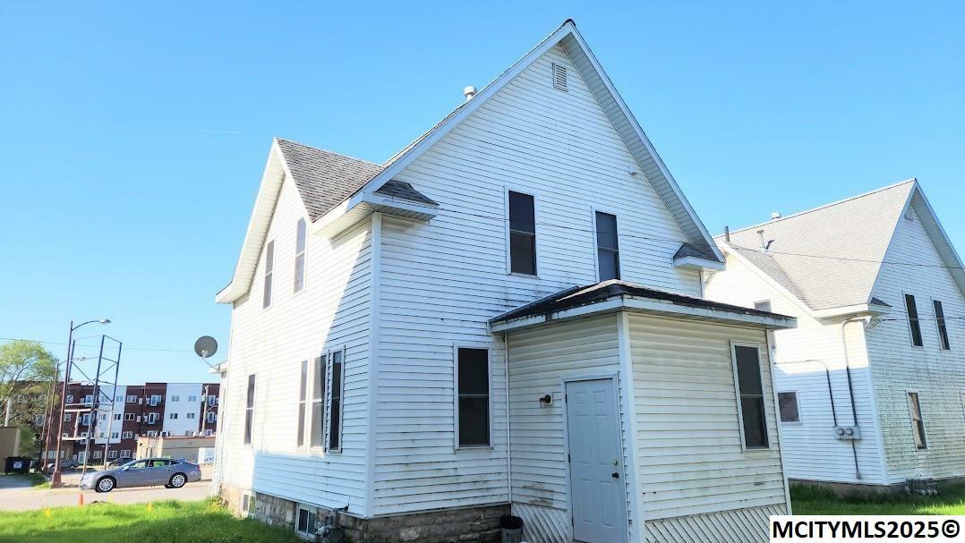 Property Photo: 210 1st SW IA 50401