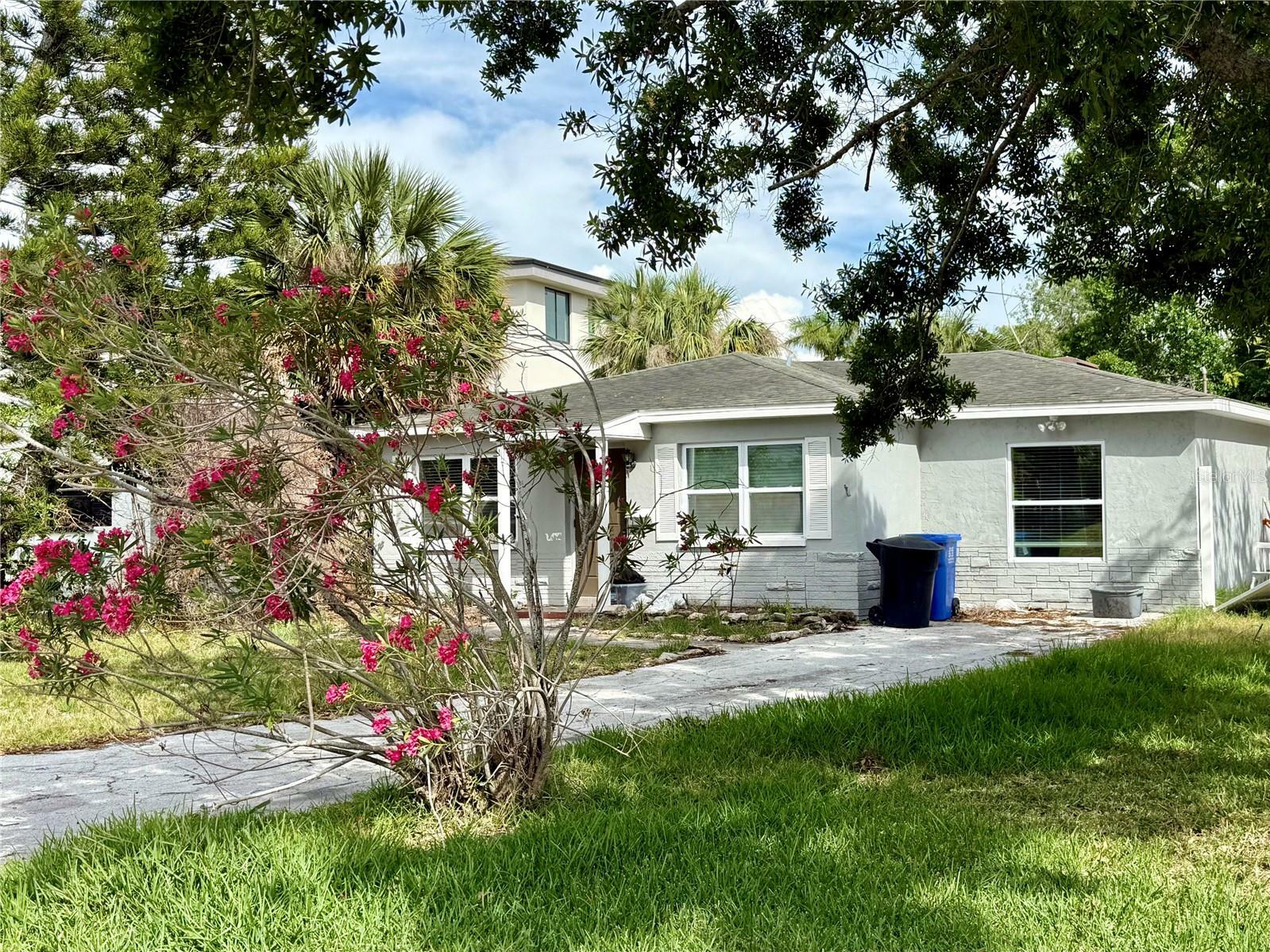 Property Photo: 1910 New Hampshire Avenue NE FL 33703