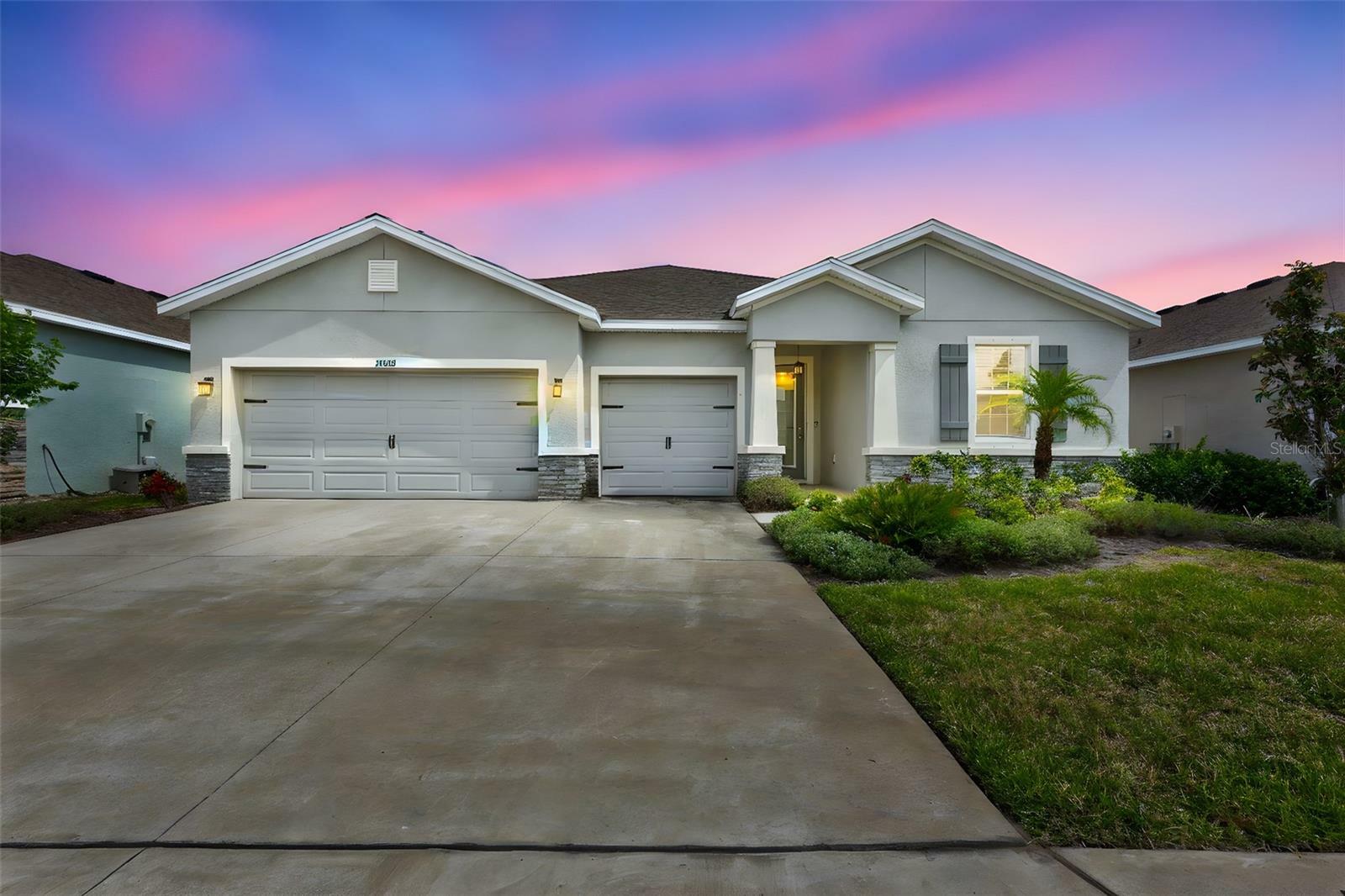 Property Photo: 17032 Harvest Moon Way FL 34211