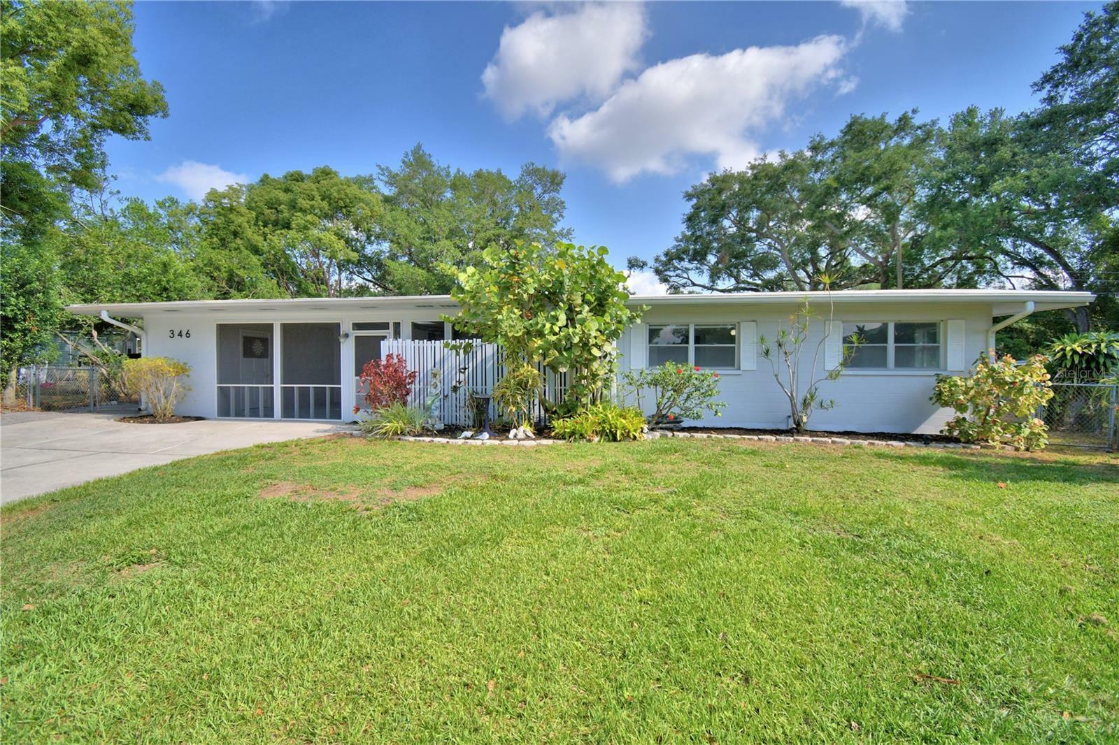 Property Photo: 346 Tanager Court FL 33803