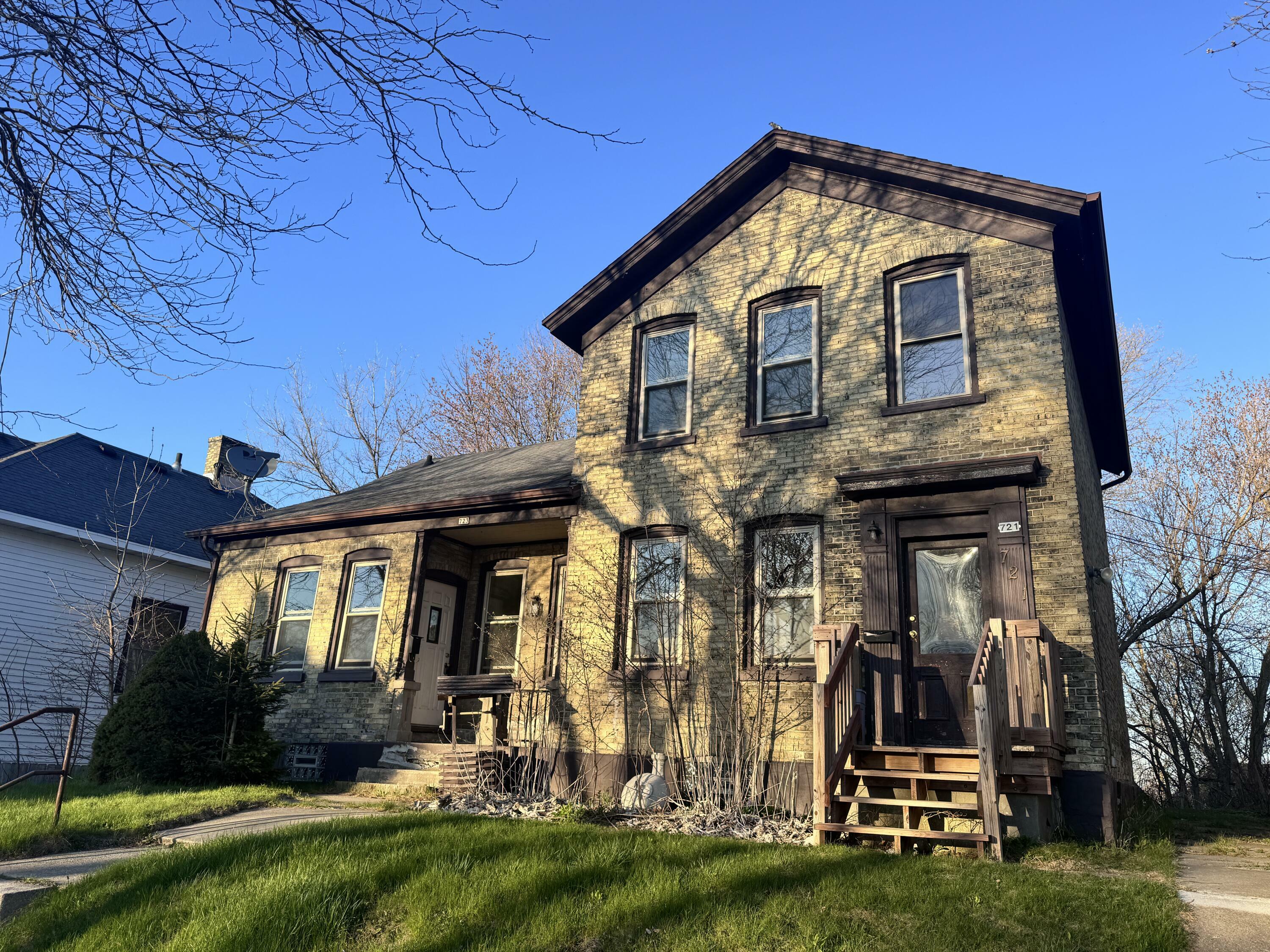 Property Photo: 721 N 4th St WI 53081