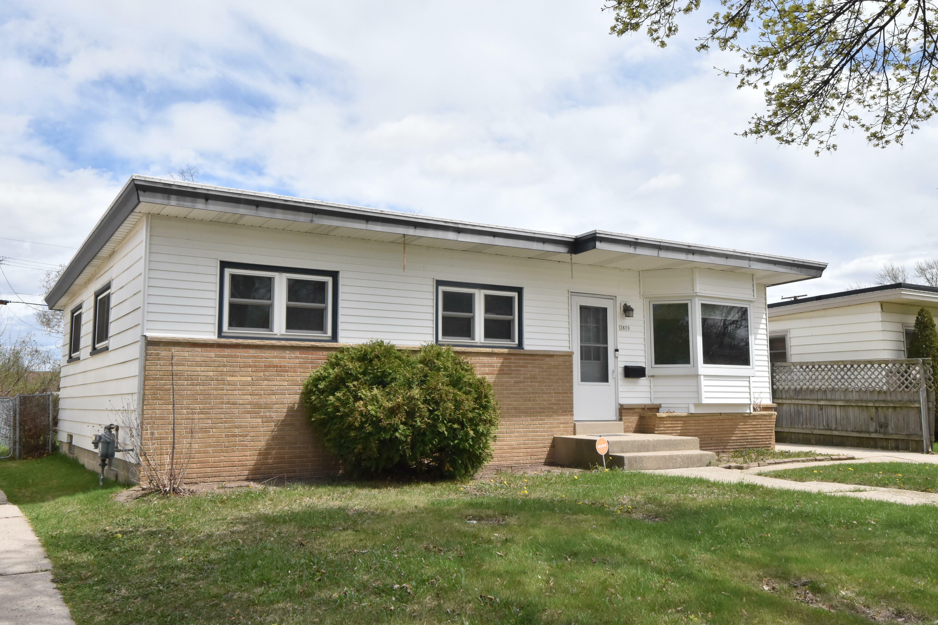 Property Photo: 3870 N 84th St WI 53222