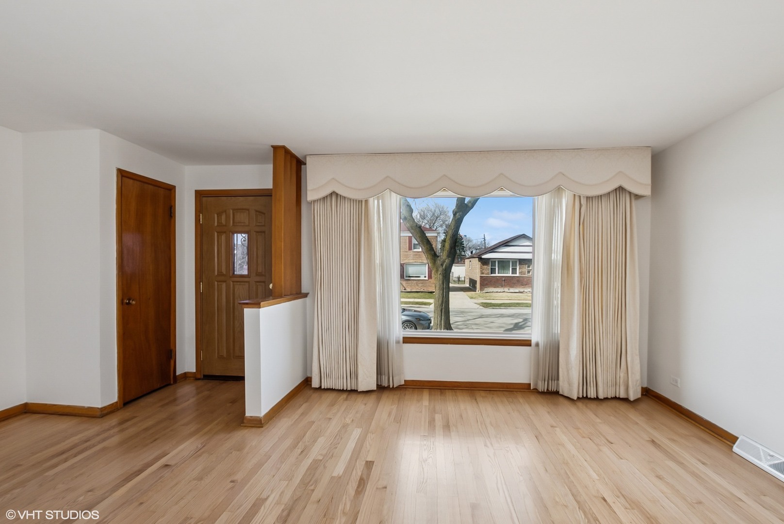 Property Photo: 9907 S Union Avenue IL 60628