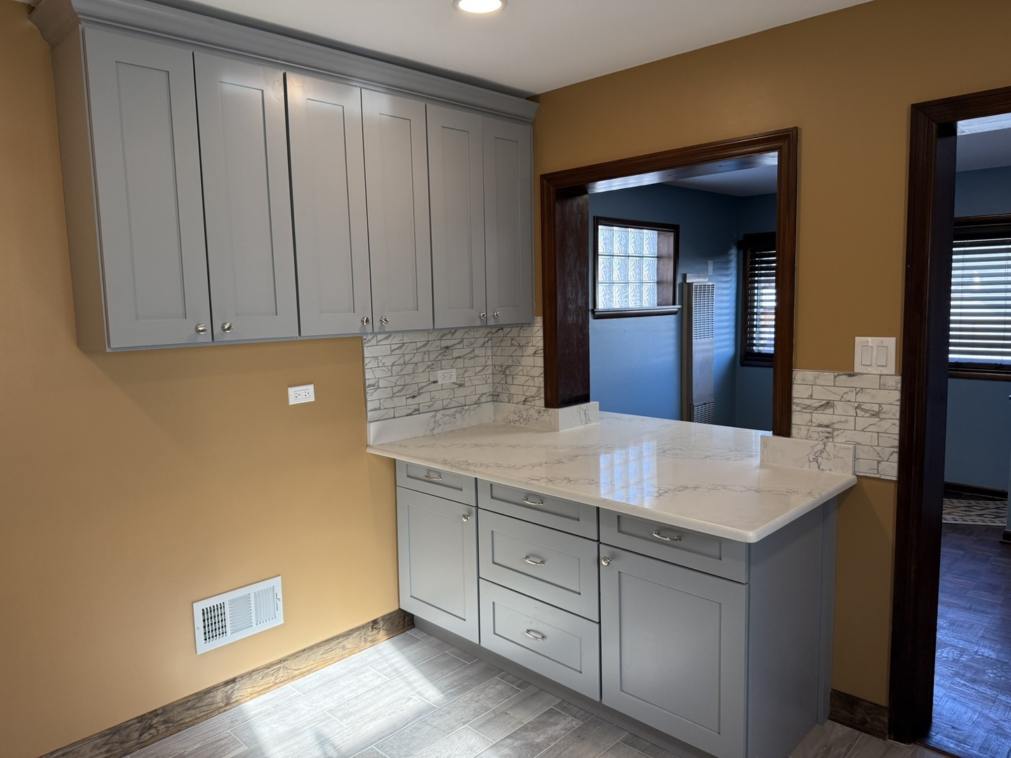 Property Photo: 2427 N Erie Street IL 60171