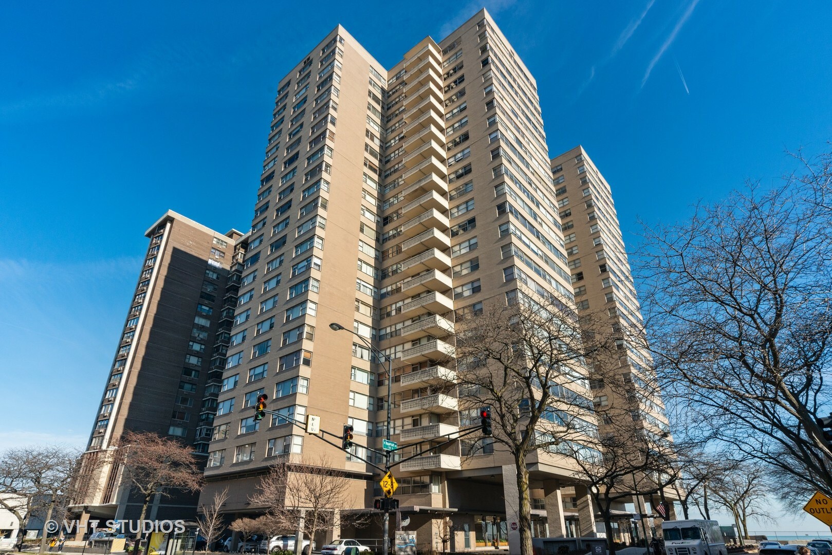 Property Photo: 6301 N Sheridan Road 6V IL 60660