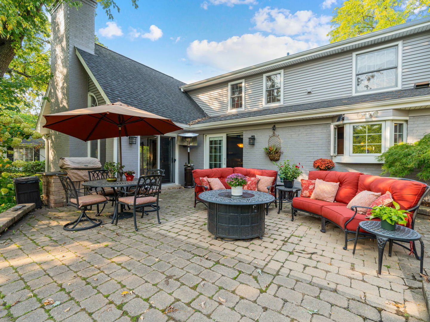 Property Photo: 36 Croydon Lane IL 60523