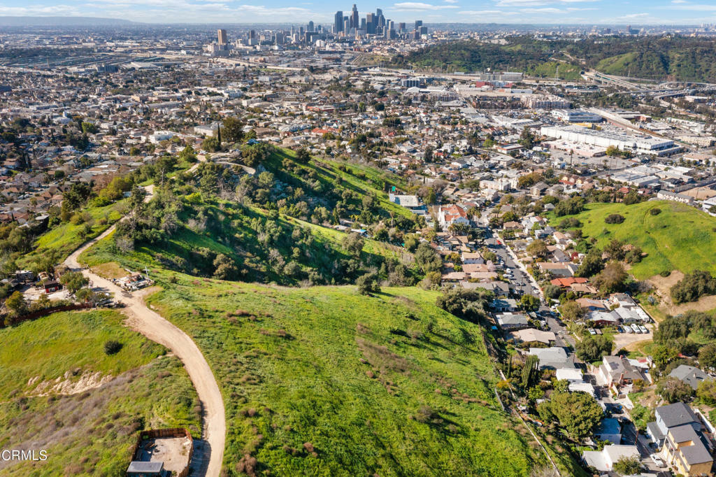 Property Photo:  334 Waldon Street  CA 91356 