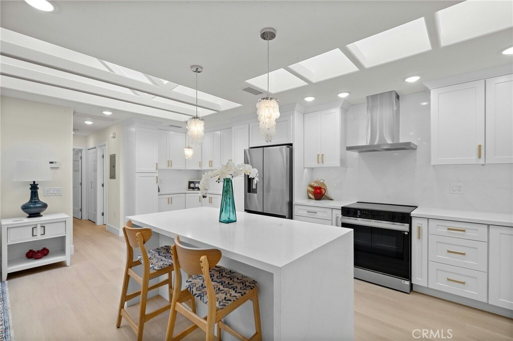 Property Photo: 663 Via Los Altos Q CA 92637