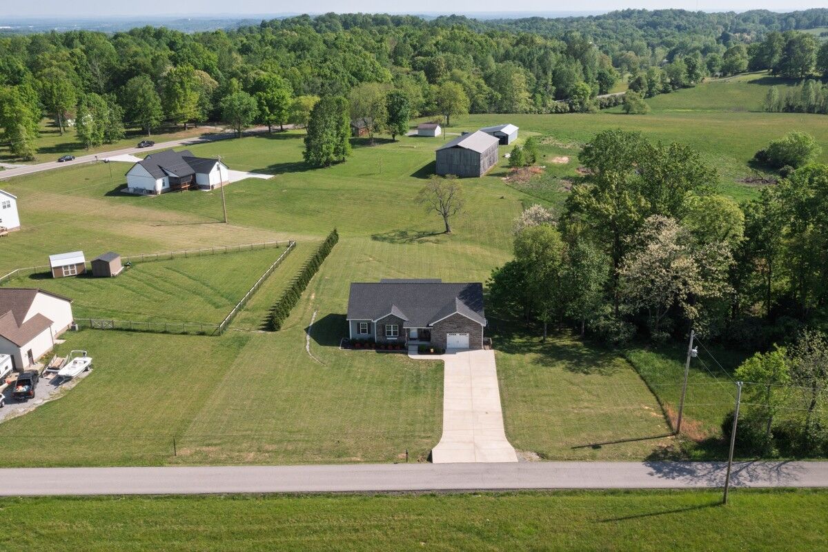 Property Photo: 221 Northup Rd TN 37148