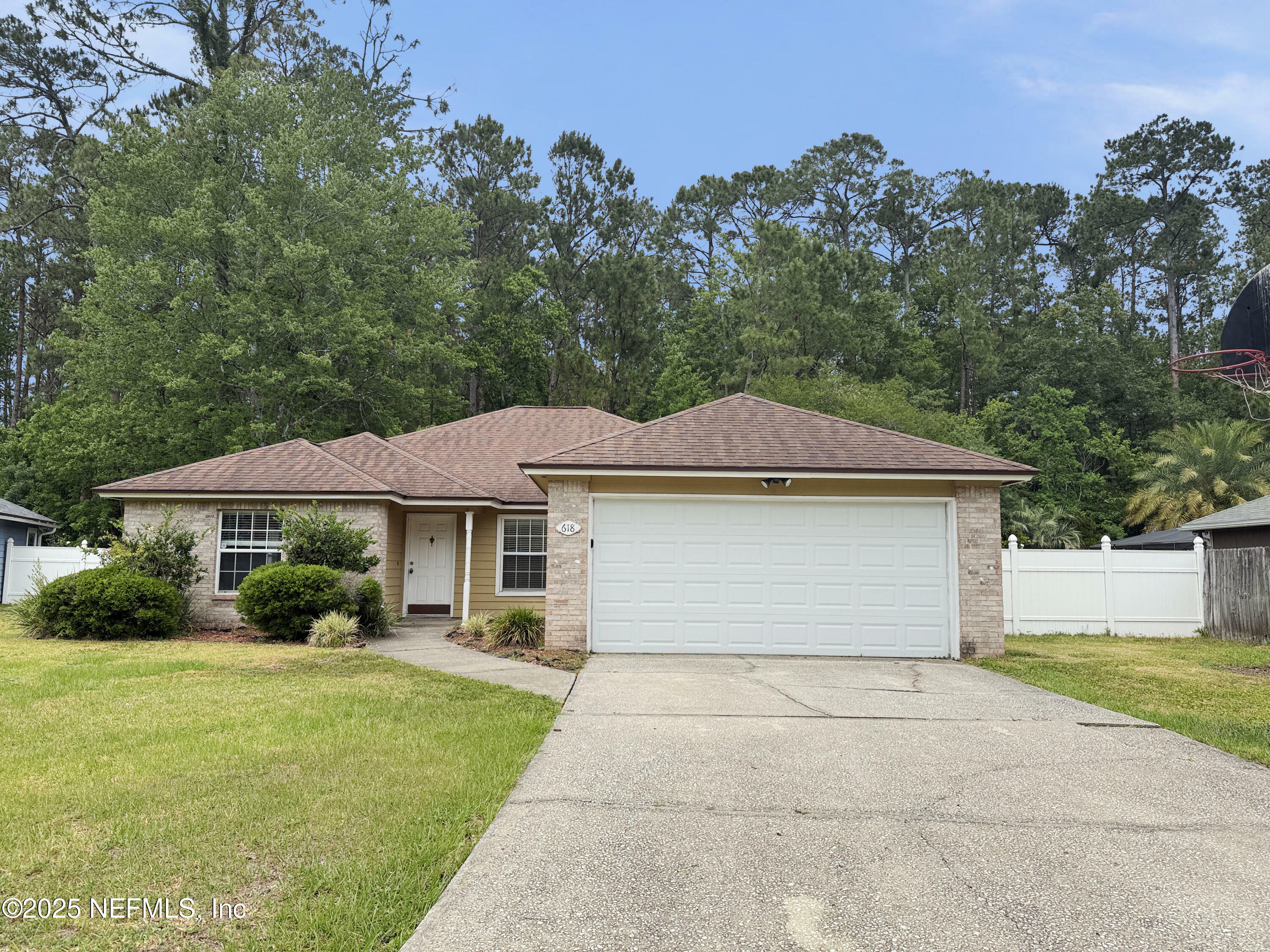 Property Photo: 618 Hibernia Oaks Drive FL 32003